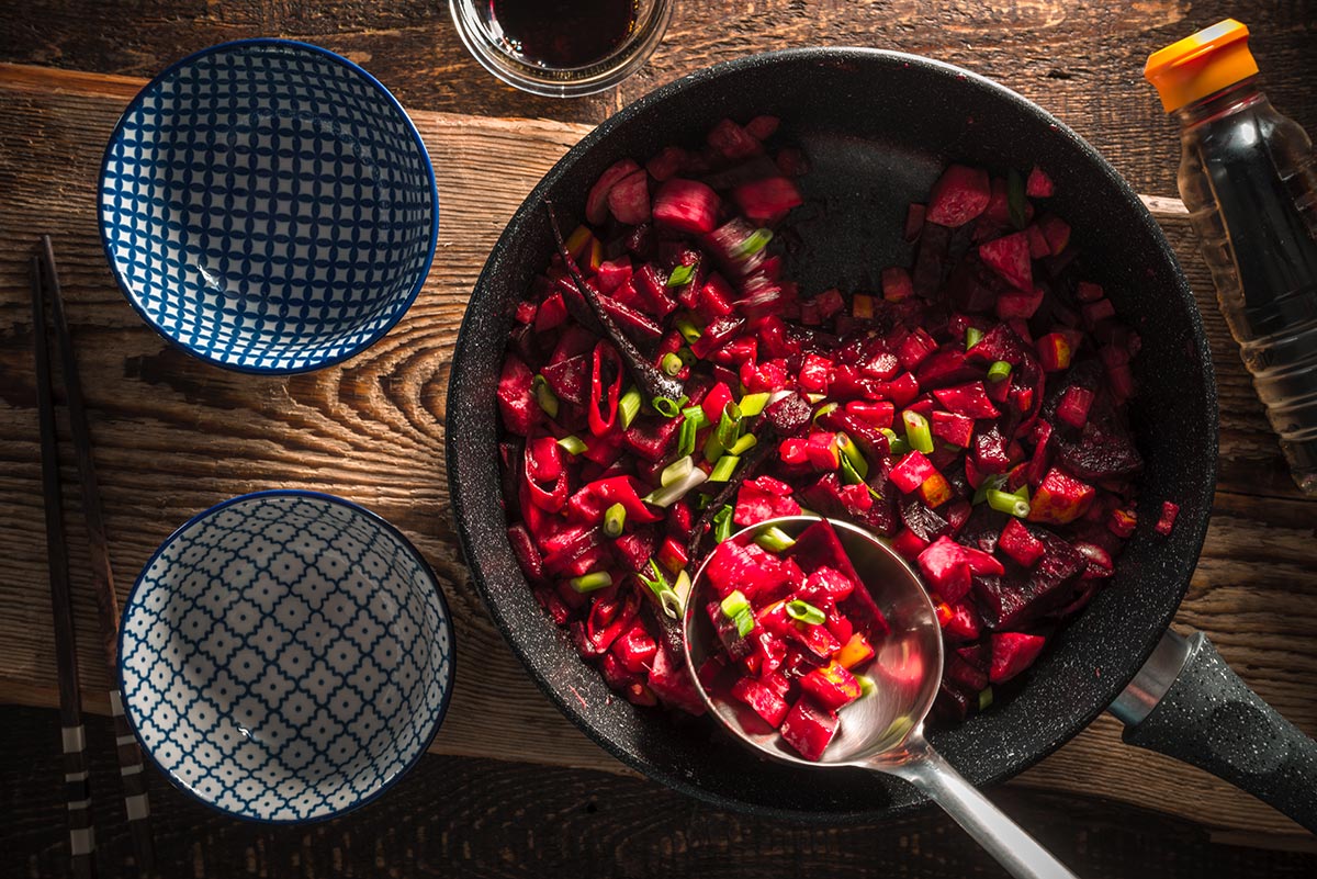 cooked-vegetables-according-to-chinese-recipe-PN2GKUB